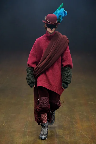Look 11